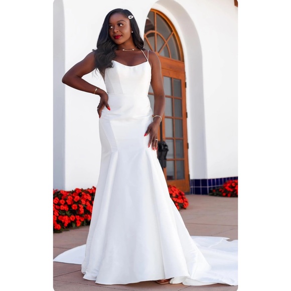 NWT Essense of Australia D3404 CLASSIC TRUMPET WEDDING DRESS WITH DETACHABLE BOW - Picture 3 of 8